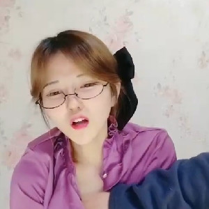 氣質眼鏡反差婊小學英語老師,性格黑絲短裙被男友幹,有沒有家長認出來這位老師[MP4/490M]