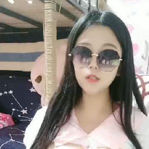 巨乳清純大學生,室友不在,寢室開播玩弄誘人大奶子,身材豐滿肉感十足,目測是個坦克[MP4/344M]