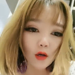 極品小浪蹄子,家裏道具樣樣俱全,都可以開博物館了,玩弄閨蜜後庭花,豐滿坦克任由鞭打[MP4/860M]