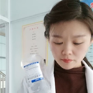 社區診所美女少婦醫生上班期間下海果聊,穿著白大褂誘惑露B,奶子真的好大啊[768M]