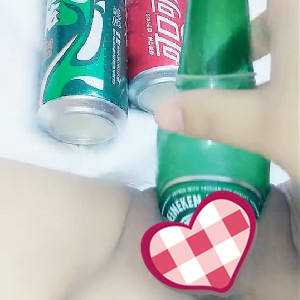 異物插入！自制金屬擴蔭器插入肥B少婦,撐開觀察神秘內部茓肉,各種道具都往裏塞[690M]