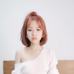 人間高質量男性攜嬌小玲瓏短發女友啪啪,開檔情趣內內,灌腸塞入肛塞,菊花被撐得老大