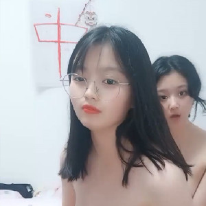 河南地區OO後極品童顏三姐妹,青春感十足,帶個眼鏡很文靜,內心十分臊[1G]