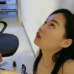 真實居家小夫妻下海,媳婦看著年紀不大,味道剛剛好,辦公椅上換著姿勢深艹[228M]