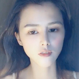 高顏值韻味女神級少婦,以前絕對也是萬人追的臊貨,皮膚白皙,壹臉潮紅,完美炮架[125M]