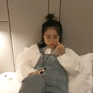 OO後社會精神小夥小妹聯誼,兩男三女酒店多人群交,妹子都很嫩,倆男人還真不夠艹[741M]