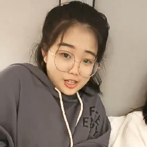 OO後社會精神小夥小妹聯誼,兩男三女,有肥有瘦,有眼鏡文靜妞,有臊妹,各類型妹子都有[1G]