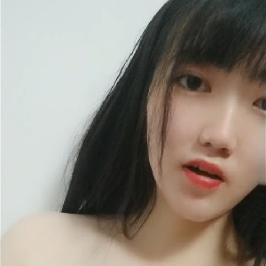 高顏值齊劉海大學妹子,暑假開學,提前來到寢室,拉開蚊帳,褕褕紫薇,小茓水潤,男友也沒幹過幾次