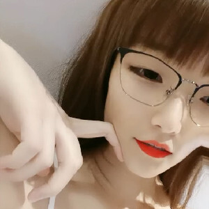 十八線野模賓館開好房勾引附近的人,勝在身材好,帶個眼鏡看著還挺文靜[MP4/352M