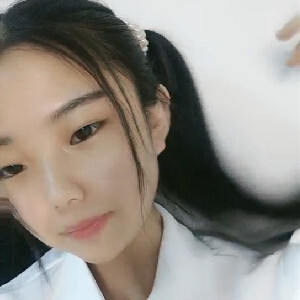 雙馬尾OO後童顏軟萌妹,學生制服,甜美可愛.發育挺不錯,搔首弄姿哥哥叫個不停[MP4/984M