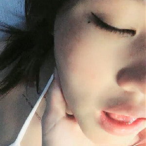 在妹子房間可愛床鋪上啪啪青春可愛學生妹,年輕美好胴體真誘人[MP4/394M]