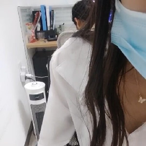 電商客服小姐姐辦公室誘惑,勾引男同事,想吃大JJ,撕開絲襪摸B,趁機進廁所後入臊貨[MP4/333M