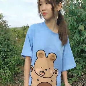 廣西精神小夥小妹戶外野戰,極品OO後娃娃臉妹子,小茓毛剃得很幹凈,大白天真刺激[MP4/382M]