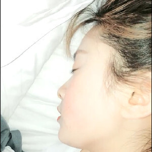 性藥女皇吃了藥也要爽,壹臉潮紅,小B都被玩腫了,被渣男友各種舔,爽上天[MP4/279M