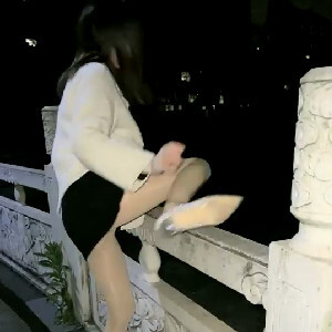 極品OO後嫩妹天天室內啪啪膩了,深夜戶外露出啪啪,天氣轉涼不容易[MP4/521M]