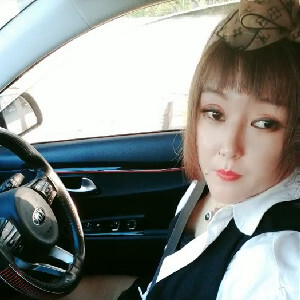 風臊少婦鬧市區停車紫薇,車外人來人往,車內下體脫光光插茓流水,緊致刺激[MP4/997M]