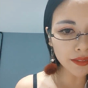 極品按摩女郎生意不好搞,兼職果聊,情趣透視內內跳艷舞,身材保持的真不錯[MP4/243M]