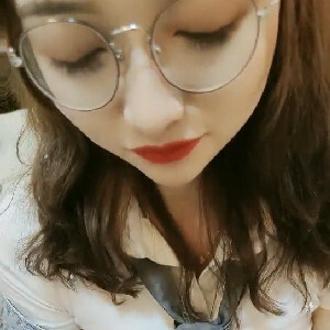 援交學生妹,戴個眼鏡,說話慢條斯理地,我已經幾天沒有造愛啦,手不自覺往J8上摸[MP4/486M]