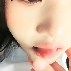 父母不在家,妹子閨房可愛床鋪上啪啪,小茓無毛幹幹凈凈,爆插壹番,抽出射嘴裏,還問好吃嗎[MP4/254M]