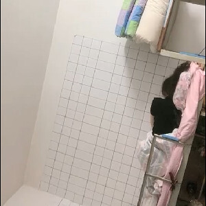 當代大學生人間真實,深夜趁室友睡了,廁所玩茓紫薇,不敢說話不敢呻吟,緊張刺激[MP4/246M]