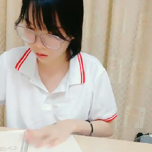 國產劇情,清純眼鏡娘居家寫作業,不會找鄰家大哥哥補習功課,檢查身體進臥室啪啪[MP4/583M]