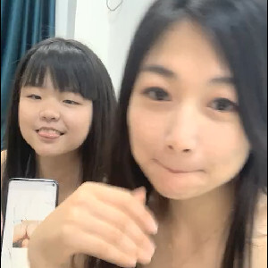 性感嬸子帶OO後侄女壹起下海,被大叔雙飛,BB還是嫩的好,大叔按住侄女賣力插[MP4/400M]