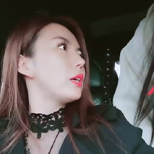 少婦網約小哥遊玩,到地勾引,小哥不從,被說妳不會同性戀吧,聽完雄起把倆少婦艹服[MP4/504M]