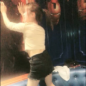 KTV包廂燈紅酒綠,唱歌玩遊戲,玩嗨了,啤酒瓶插茓,拔出來整個瓶口都是白漿[MP4/461M]