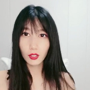 高挑豹紋禦姐,風情萬種,開檔內褲叉開腿紫薇,有我天天在家等妳幹,幾點回來[MP4/618M]