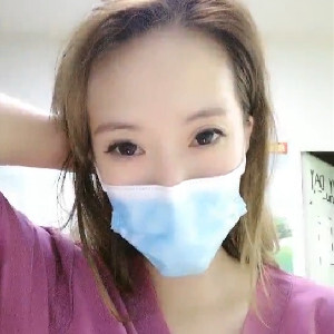 手術室真實護理員,深夜值班,在手術室裏大膽紫薇,真實醫院環境,滿足壹起幻想[MP4/317M]