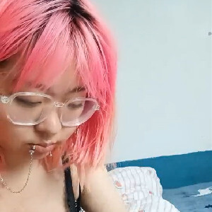 打唇钉,带阴环杀马特纹身师小太妹,年纪不大,已经这么臊了,小县城有名公交车[MP4/301M]