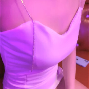 網紅人氣情侶Avove深夜KTV包廂大膽啪啪,四處觀望無人,拉起女友後入爆艹,緊張刺激[MP4/361M]