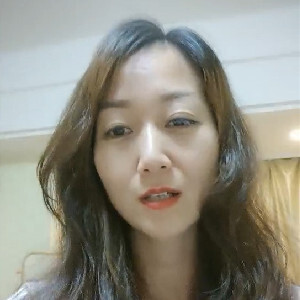 端莊優雅38歲阿姨近期心情不好異地妹妹家散心,沒男人艹癢了,手指戴上套套抽插,還是粉沐洱[MP4/375M]