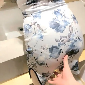 網紅情侶Avove,酒店開房爆插旗袍女友,老樹盤根暴開抽送無毛粉鮑,蝴蝶沐洱來回運動[MP4/418M]