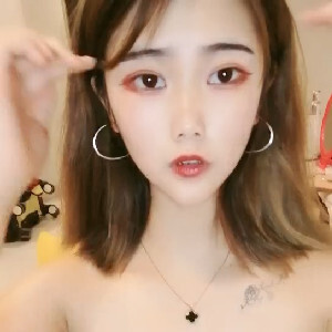 东莞漂亮小姐姐,年纪不大,小茓还真紧,大黑牛往里面塞试著转了几圈才插进去[MP4/241M]