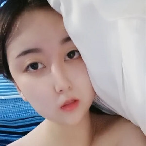 罕見女同百合拉拉之愛,賓館開房,壹個妹子穿上假J8飾演男性艹女友,暴疹天物[MP4/1G]