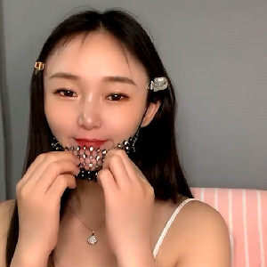 女人都是水做的,甜美小可愛居家紫薇,粉鮑摸壹摸就流水出來[MP4/738M]