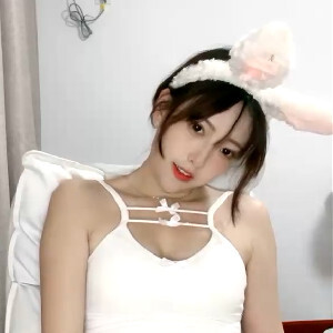 極品甜美可愛軟萌妹小茓毛毛刮得十分幹凈,手指摩擦小豆豆,洞裏全是水[MP4/595M]