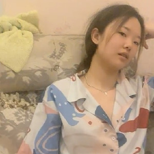 人氣網紅OO後年輕情侶,青春就是資本,和閨蜜邊打電話邊啪,面不改色享受[MP4/476M]