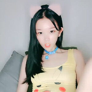 舞蹈系身體超柔軟萌妹,無內壹字馬,小B壹小撮茸毛十分可愛[MP4/920M]