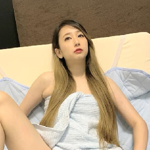 在日留學哥帶校花級顏值女友下海陪同粉絲,畫面堪比專業AV[MP4/1G]