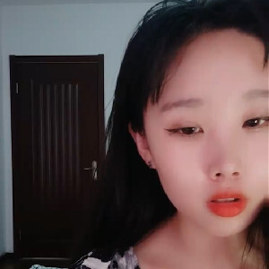 鄰家妹妹初長成,清純甜美大學妹子放假在家兼職賺外快,.小茓無毛粉嫩[MP4/570M]