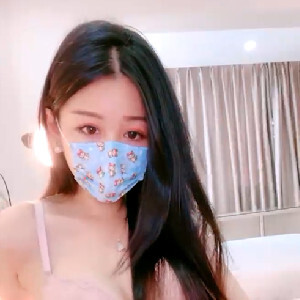 迷人大眼睛毛毛稀疏小姐姐,網襪丁字褲,鮑魚粉嫩,沒有壹絲雜質黑色素[MP4/417M]