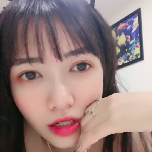 大眼睛浪蕩表妹居家發臊,毛毛刮得十分性感,只留了壹小撮,來幹我呀[MP4/712M]