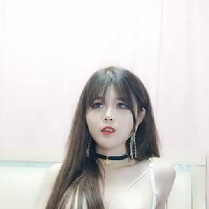 開檔黑絲誘惑,美乳小姐姐和倆男3P,主動坐在上面騎行,嘴裏再含壹根[MP4/424M]