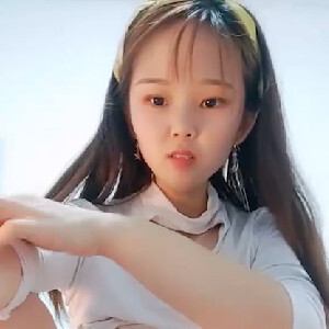 哺乳期鄉下大表妹,奶水充足,居家果聊紫薇,擠出奶水自己嘗了嘗了,味道還不錯[MP4/902M]