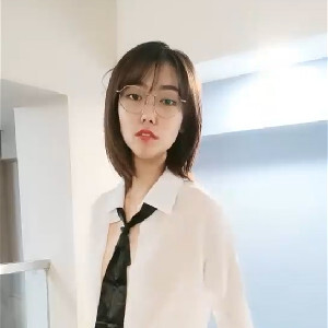 很有氣場的短發小姐姐,穿上這身婚紗參加婚禮怎麽樣[MP4/1G]