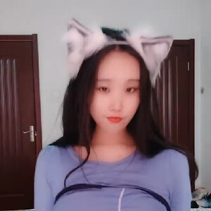 鄰家妹妹初長成,寒假過年在家閨房內褕褕賺外快,發育的真不錯,奶子挺大[MP4/502M]