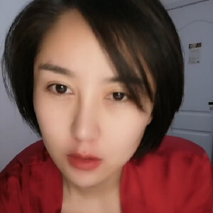 氣質短發離異少婦,震動棒都搞沒電了,相親認識的舔狗還打來電話假正經聊天[MP4/891M]