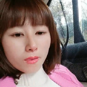 鄉下人也會玩,短發小姨子開車戶外伡震,說話憨憨的,不做作,貴在真實[MP4/400M]